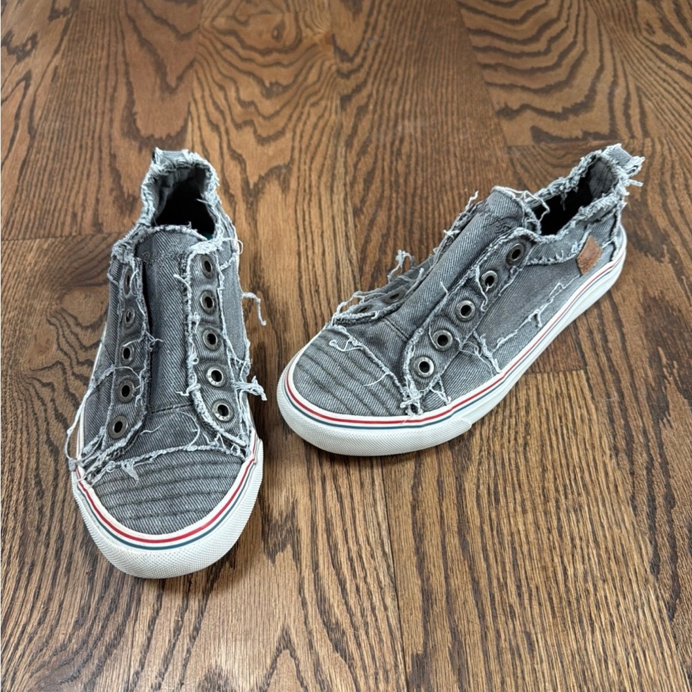W 7.5 blowfish slip on sneakers